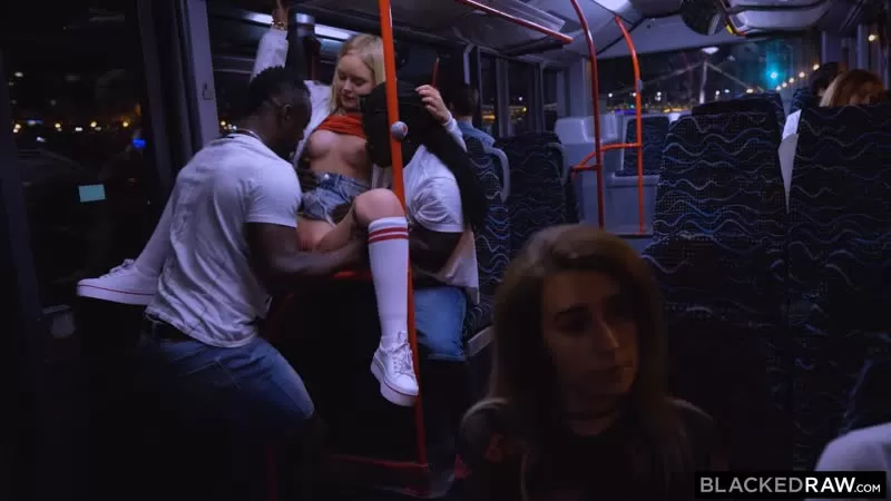 Порно Два Негра В Автобусе